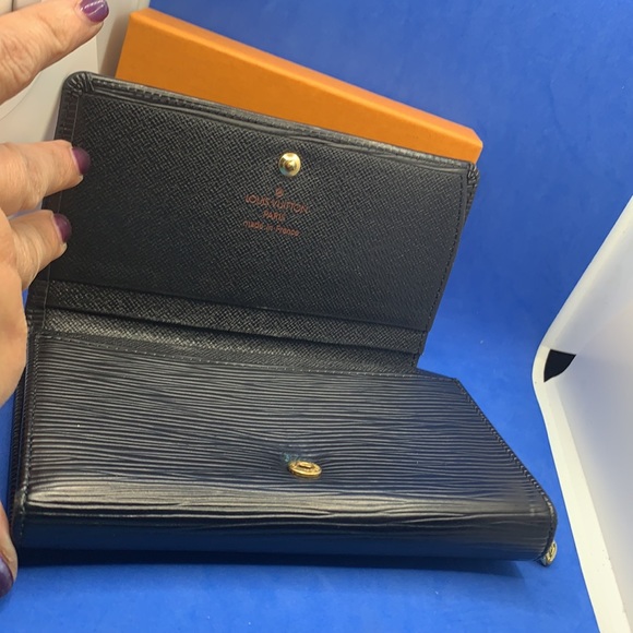 Louis Vuitton Epi vintage Tresor wallet serial # M10050 - Picture 7 of 10